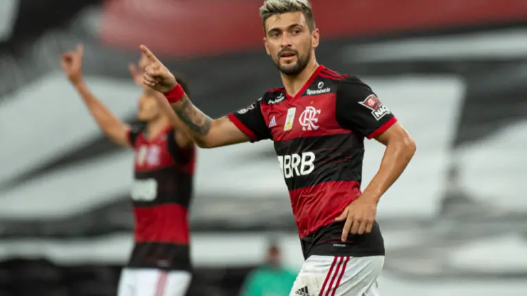 Arrascaeta vai sair do Flamengo? Meia faz jogo duro para renovar
