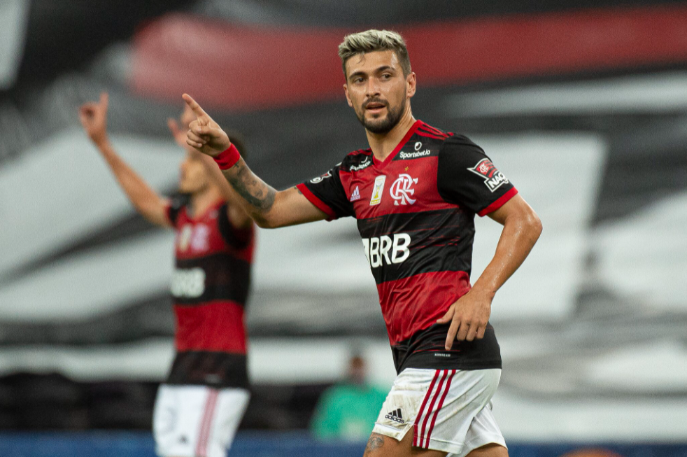 Arrascaeta vai sair do Flamengo? Meia faz jogo duro para renovar