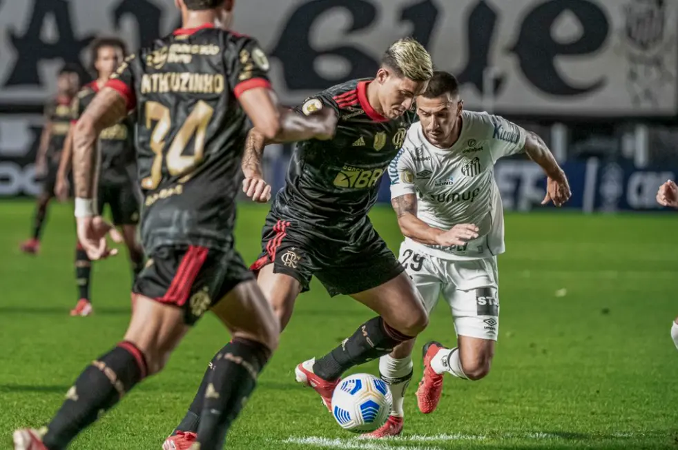 Flamengo chega a décima vitória no Brasileiro