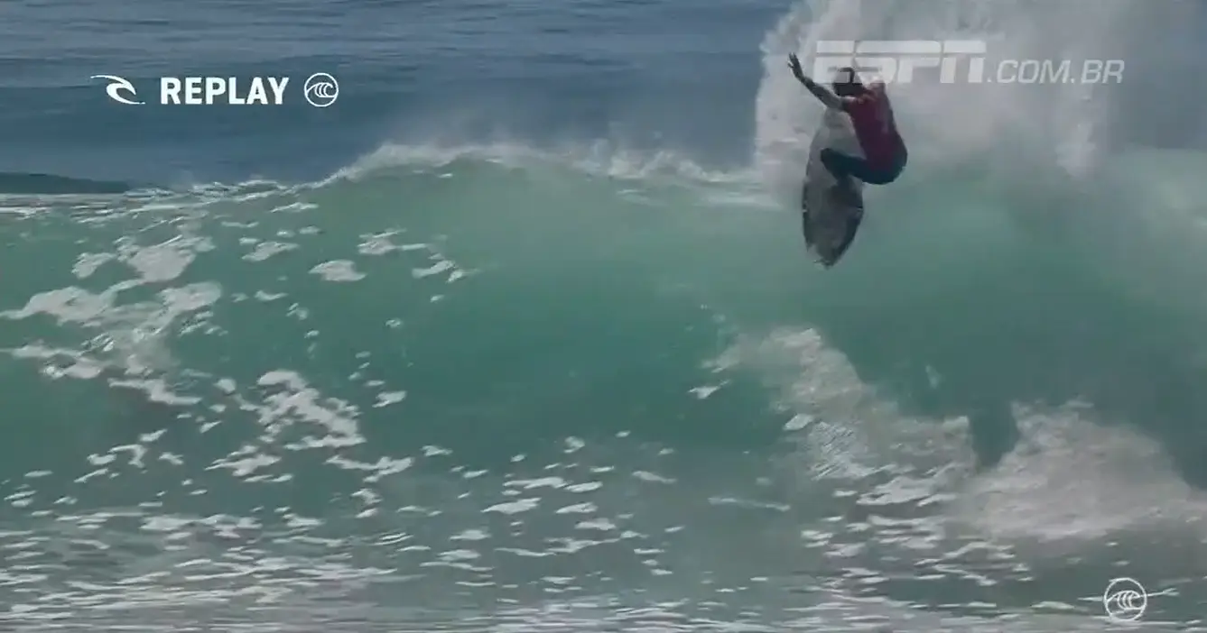 Filipe Toledo abriu a disputa com uma nota 7