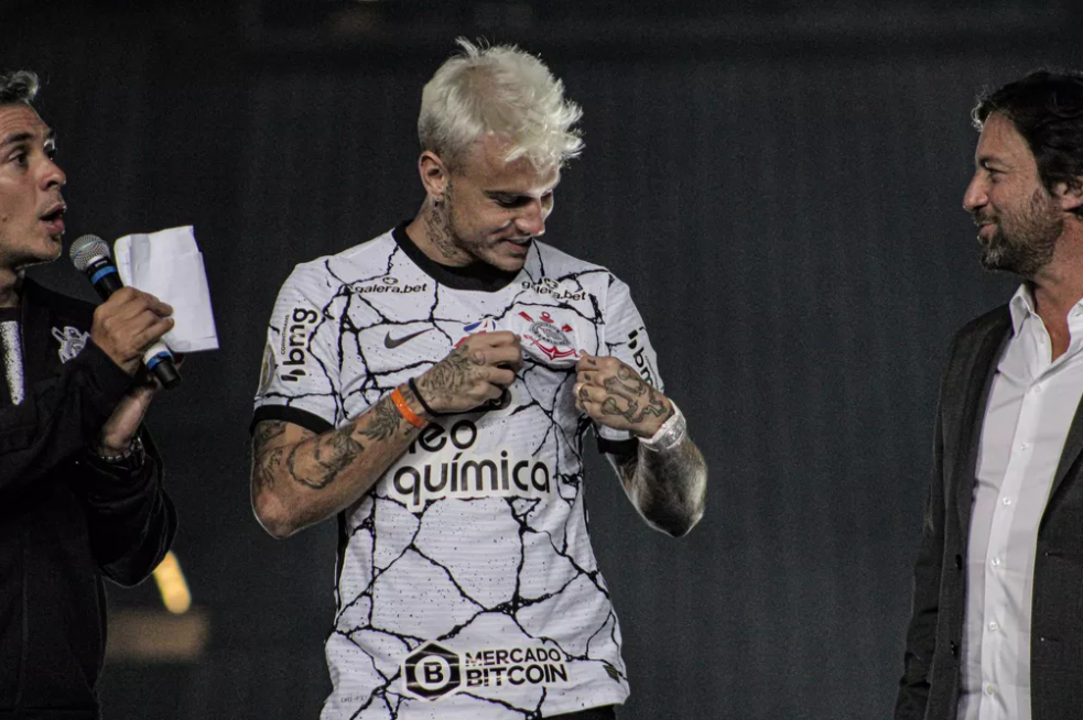 Corinthians apresentou Róger Guedes, que explicou o por que vai usar camisa 123
