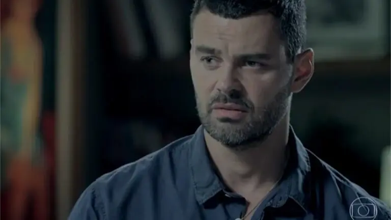 Com ajuda de comparsa, Maurílio toma lugar do Comendador