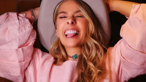 Estreia da Fazenda 2021 tem selinho, climão e até bronca da Galisteu