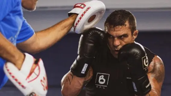 Onde assistir e horário de Vitor Belfort x Evander Holyfield hoje (11/09)