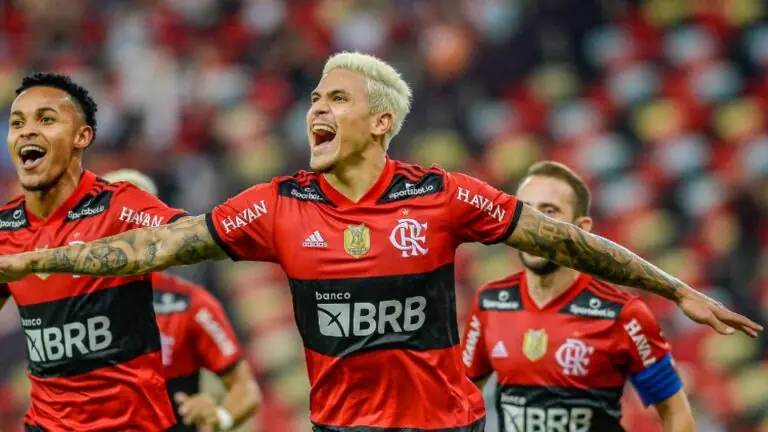 Jogos de hoje: onde assistir o futebol e horário neste domingo (19/09)