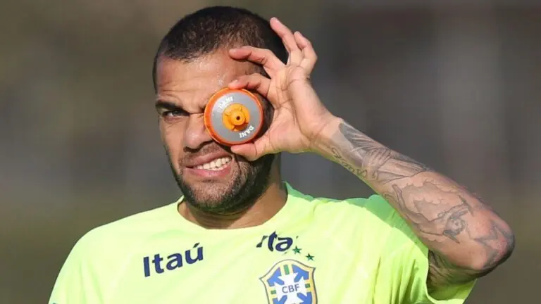 Daniel Alves vai para qual time? 4 Clubes apresentam propostas