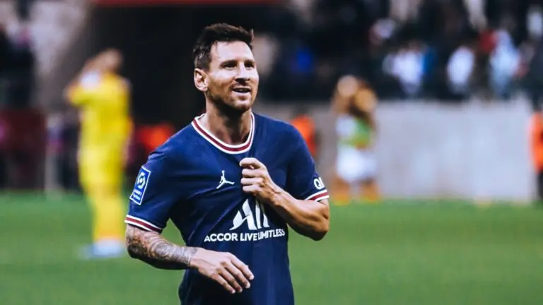 Por que Messi não jogou hoje pelo PSG no Campeonato Francês?