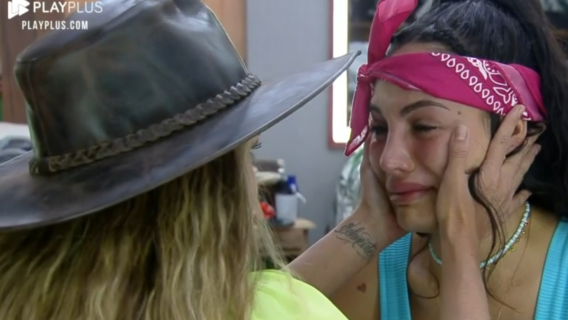 A Fazenda 2021: Aline briga com Tati Quebra Barraco e fala em desistir