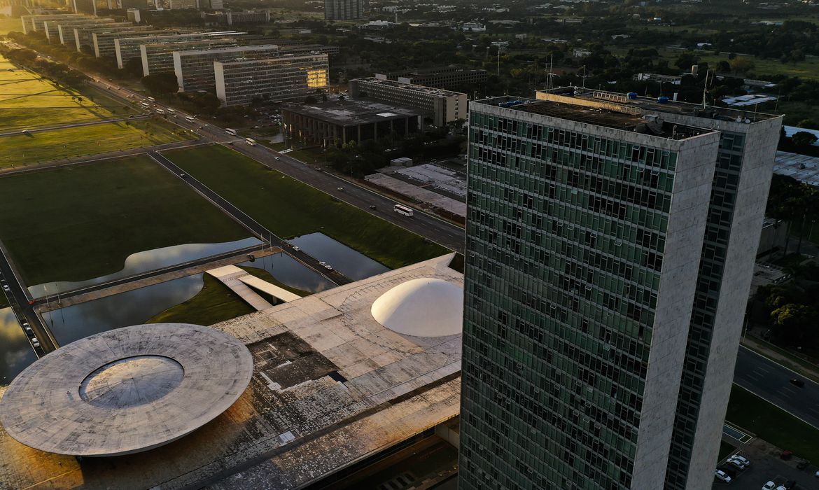 Reforma administrativa: O que é e o que pode mudar se for aprovada pelo Congresso Nacional; na foto, esplanada em Brasília - Foto: Marcello Casal Jr/Agência Brasil