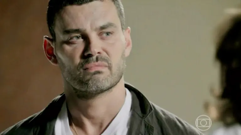 Maurílio cai em armadilha do Comendador e é preso em Império