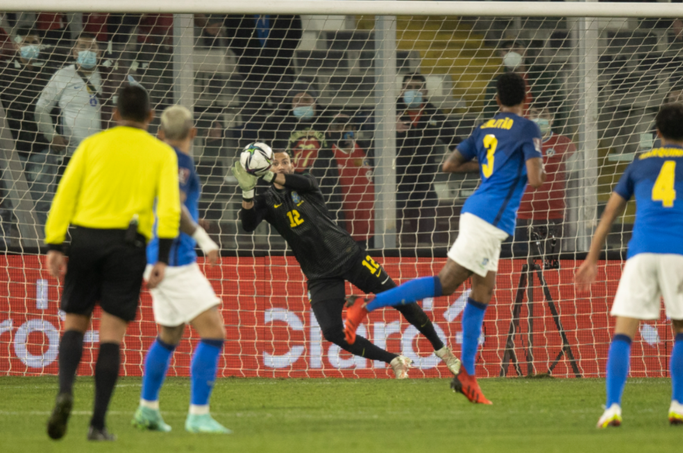Weverton fez grandes defesas na partida, mas sem levar gols, garantiu o resultado de 1 a 0 para o Brasil no jogo de ontem