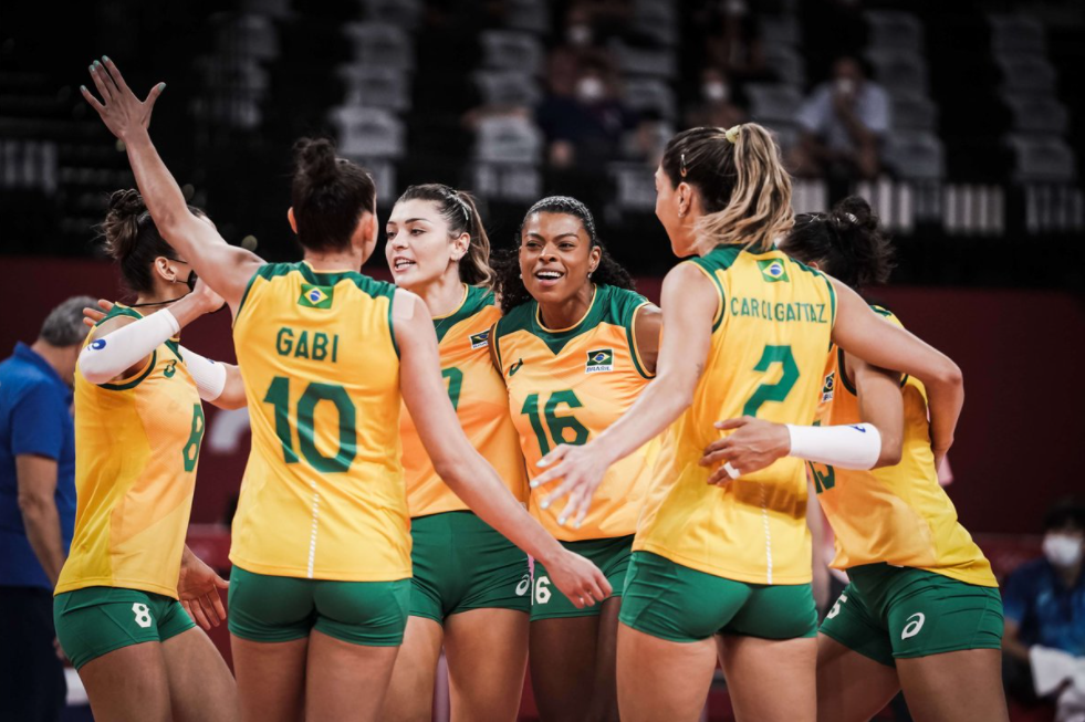 Seleção Brasileira feminina de vôlei enfrenta o Peru na 1ª rodada