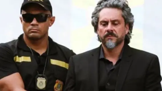 Como o Comendador reaparece? Veja o flagra de José Alfredo em Império