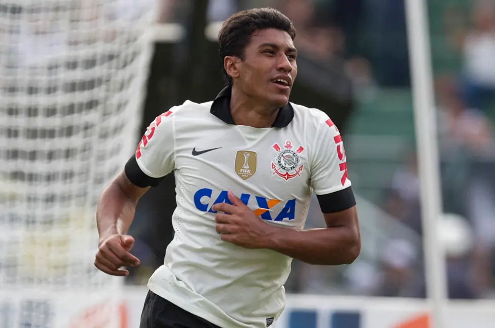 Paulinho está livre no mercado desde que rescindiu seu contrato com o Al-Ahly