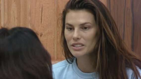 A Fazenda 2021: Dayane sofre rejeição na casa e está na mira da roça