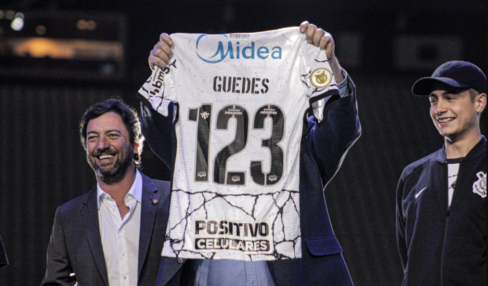 Róger Guedes explicou para a torcida do Corinthians o por que vai usar camisa 123