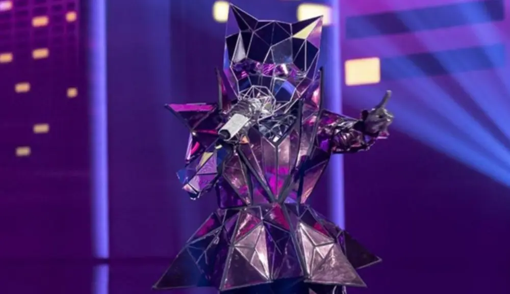 quem é a gata espelhada do the masked singer