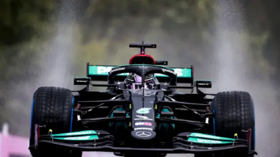 Lewis Hamilton faz história e chega a 100 vitórias na Fórmula 1