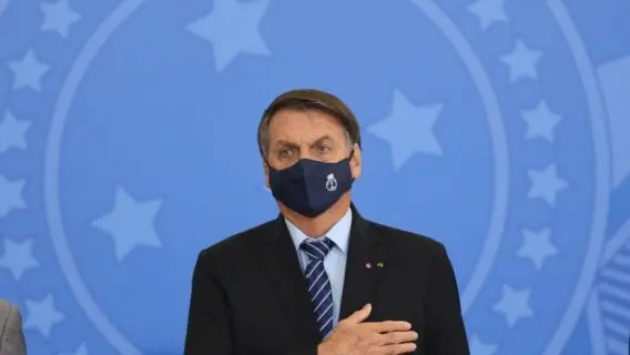 Bolsonaro assina MP que dificulta remoção de posts nas redes sociais