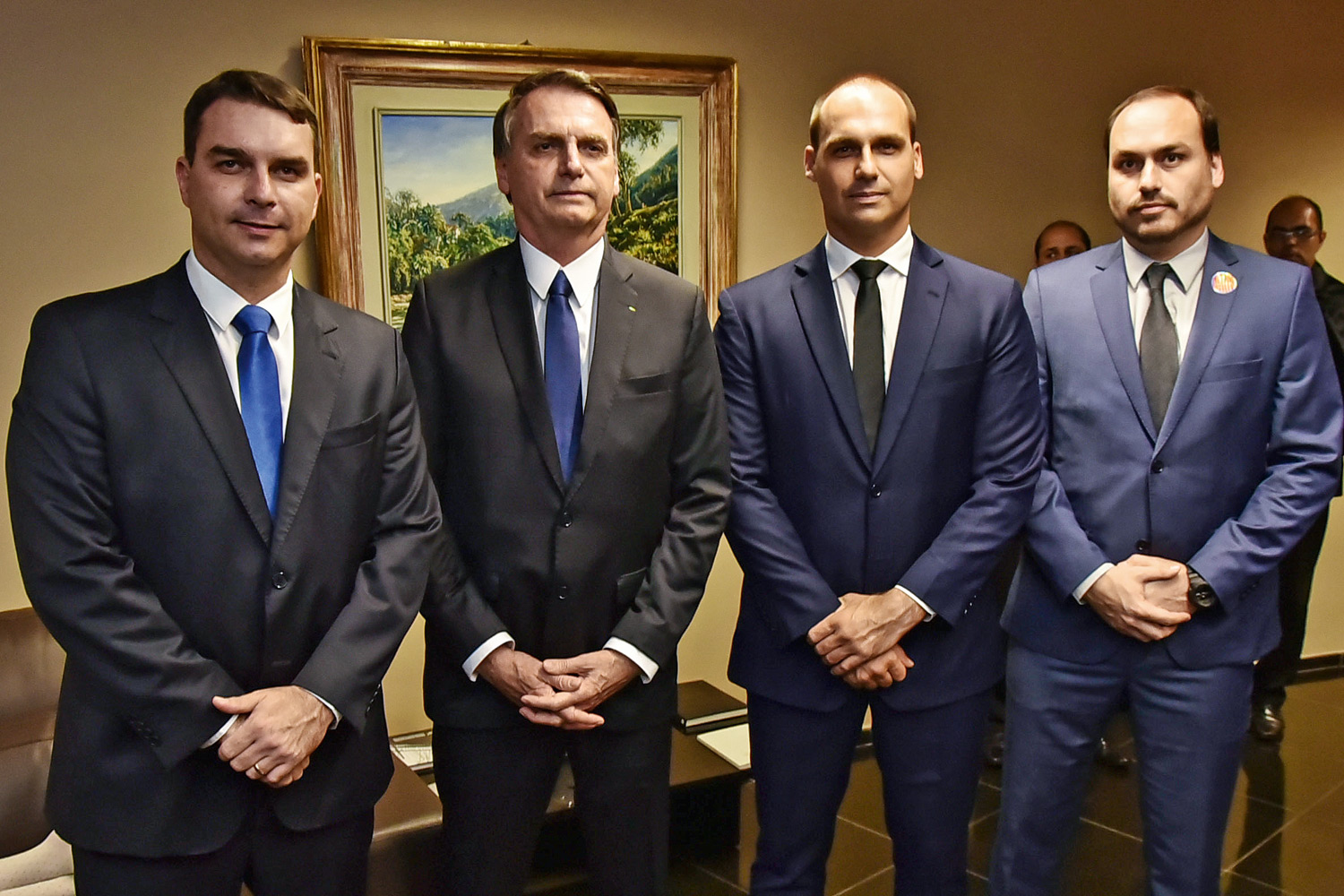 Na foto, os quatro filhos do Bolsonaro