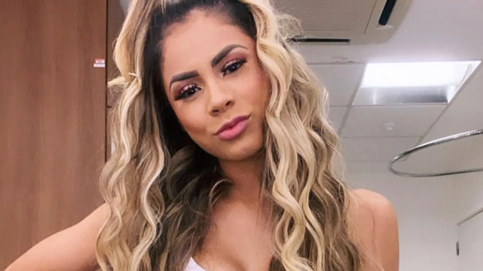 quem é a gata espelhada do the masked singer