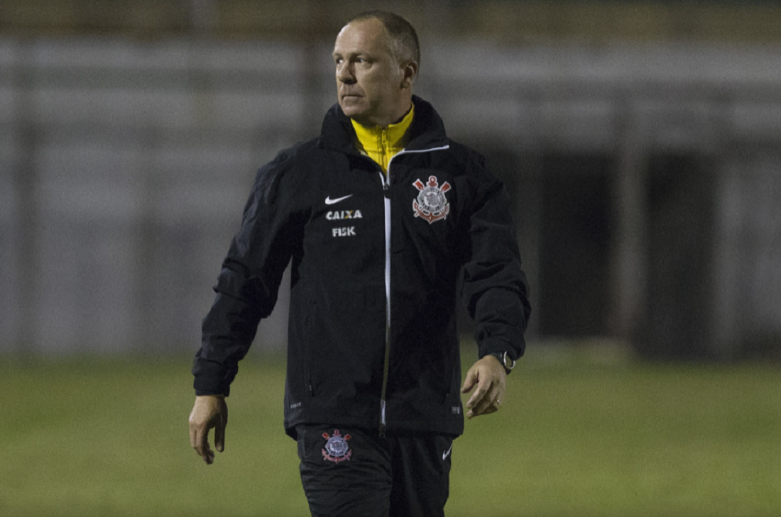 Mano Menezes livre no mercado vira sombra para Sylvinho no Corinthians