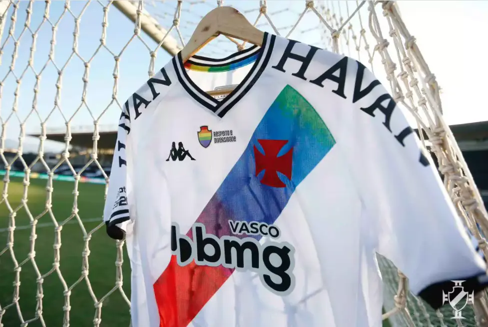 Camisa do Vasco em apoio ao LGBTQIA+ em 2021