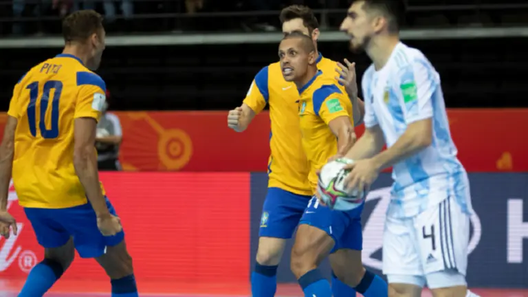 Resultado do jogo Brasil x Argentina Futsal define 1º finalista da Copa