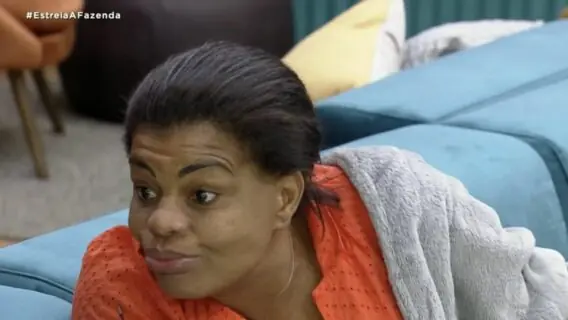 A Fazenda 2021: Tati Quebra Barraco tira sarro da fé de Erika; veja