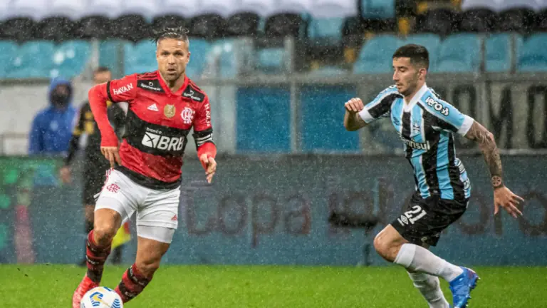 Flamengo x Grêmio jogam neste domingo; veja o horário