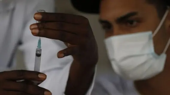 Vai ter vacinação contra a covid no feriado em SP?