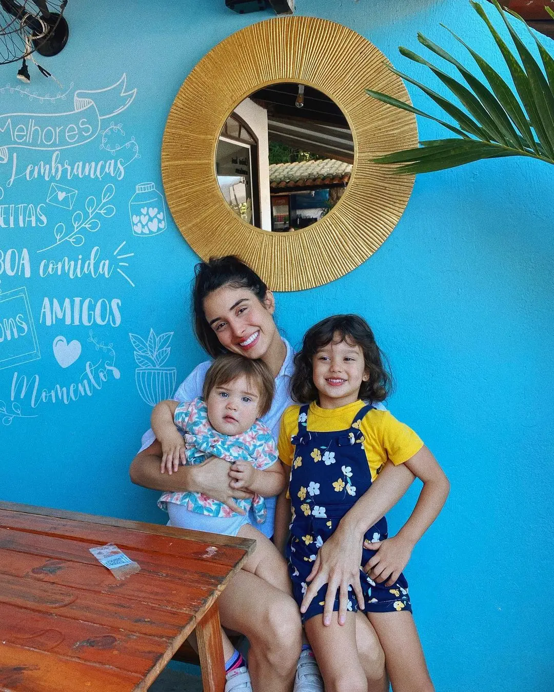 quem é a atriz que faz asenate na novela gênesis