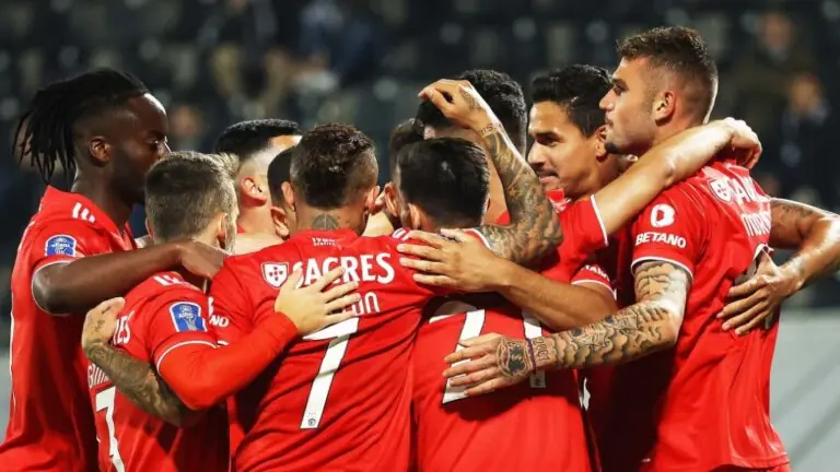 Estoril x Benfica: onde assistir ao jogo de hoje e escalações (30/10)