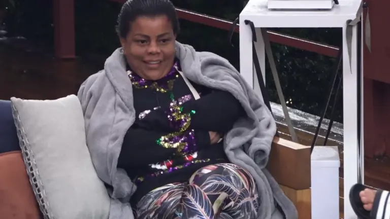 ‘Posso sair odiada, mas sendo eu’, diz Tati na Fazenda 2021