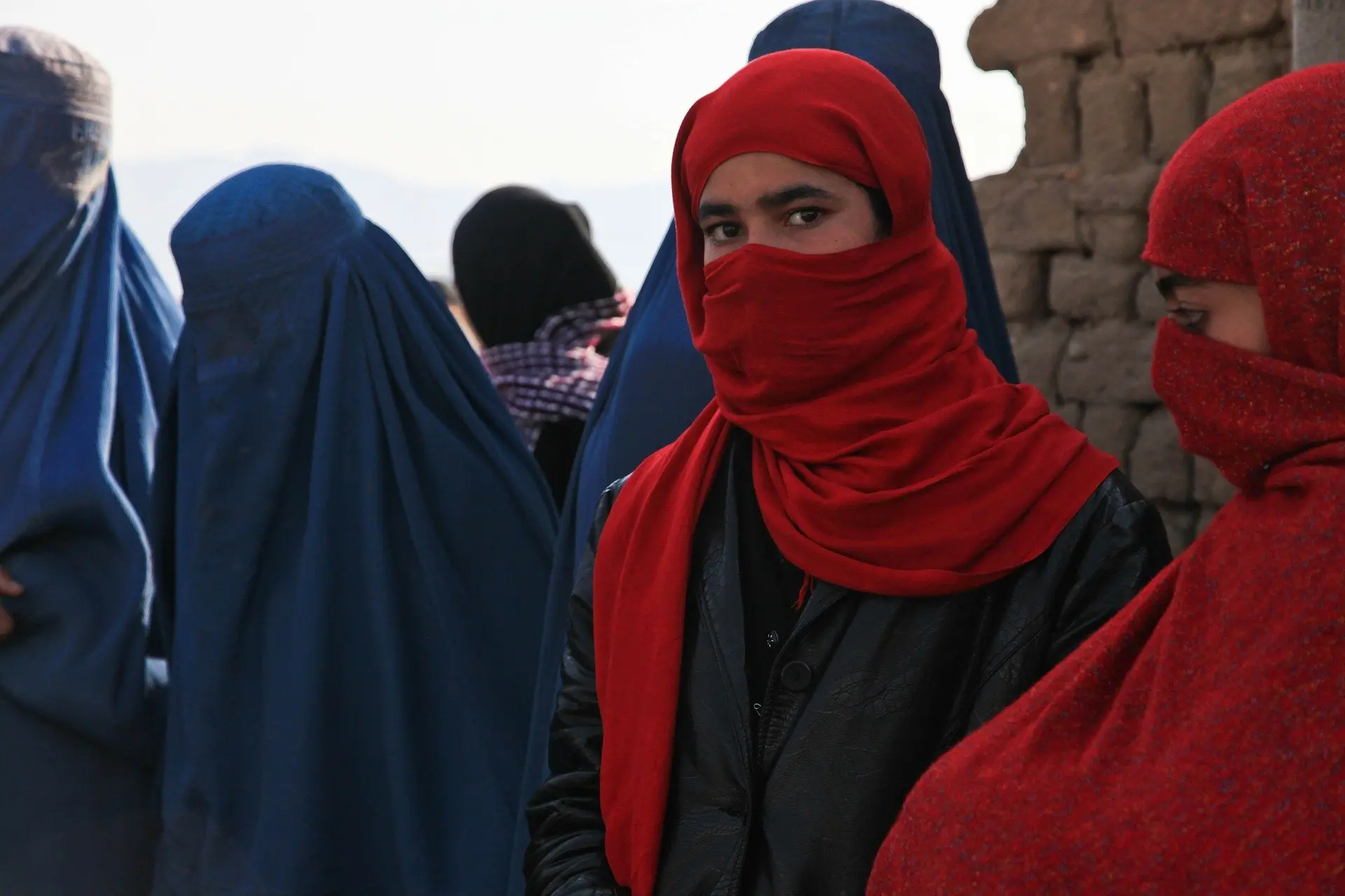mulher usa um chador