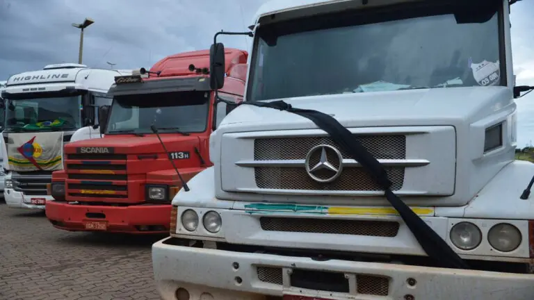 Auxílio para caminhoneiros de R$ 400: entenda proposta e como receber