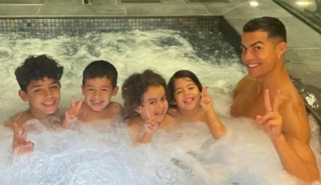 cristiano ronaldo vai ser pai gêmeos