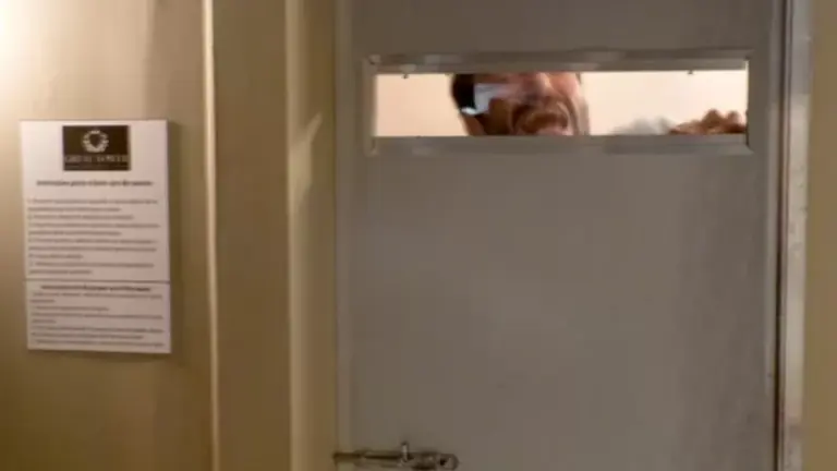 José Pedro morre na sauna? Vilão sofre atentado em Império