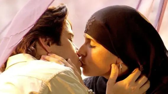 Novela O Clone: Jade foge com Lucas?