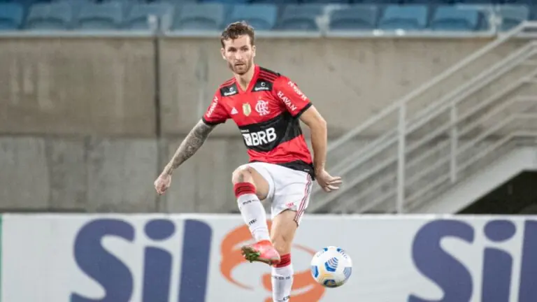 Flamengo perde Léo Pereira na final Libertadores; entenda