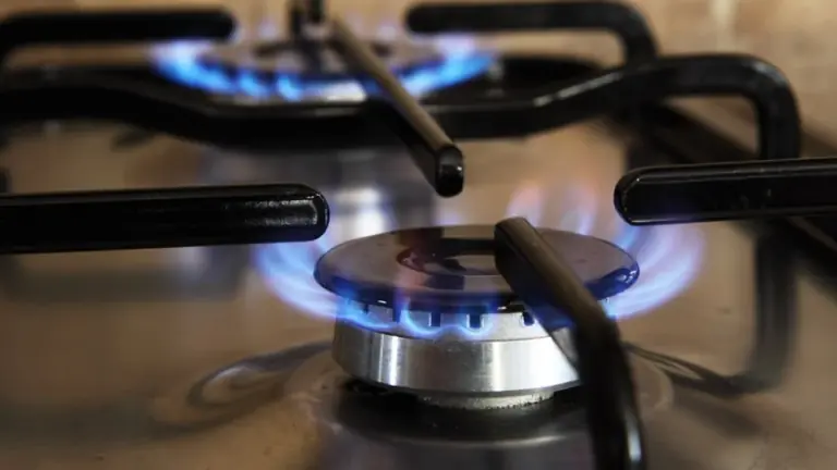 Vale gás de 52 reais: quem tem direito e como consultar?