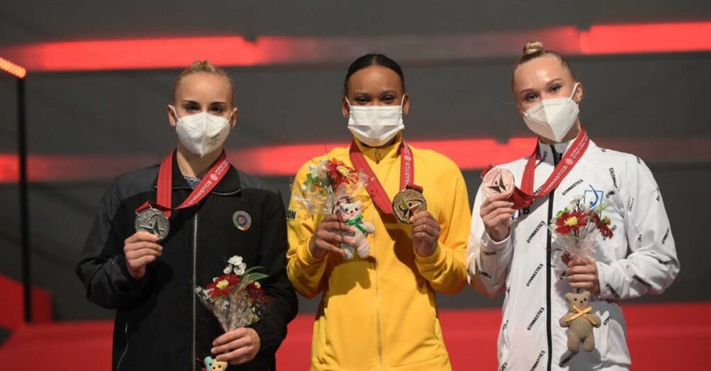 Veja como foi a conquista do ouro de Rebeca Andrade no Mundial Rebeca Andrade ouro