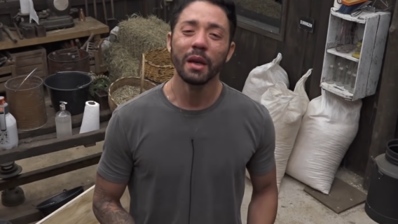 A Fazenda 2021: Rico cai em prantos ao gravar recado para Erika