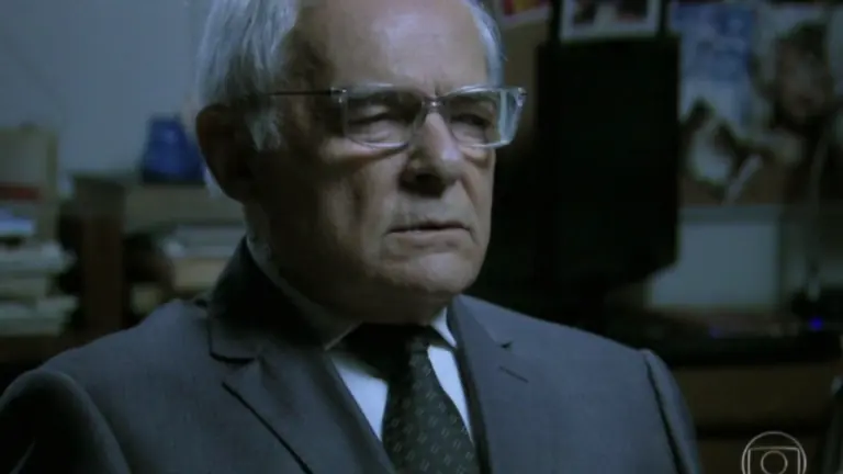 Silviano é acusado por José Alfredo de ser Fabrício Melgaço em Império