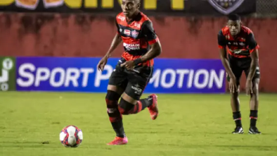 Vitória x Brasil de Pelotas: onde assistir AO VIVO e horário do jogo (23/10)