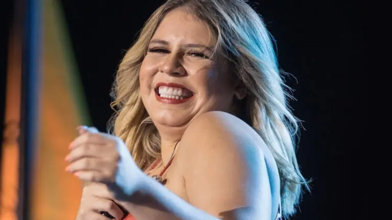 Acidente Marília Mendonça: avião bateu em torre elétrica antes de cair