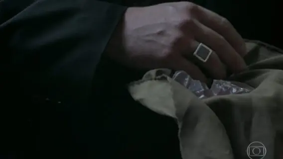 O Comendador acha o diamante rosa em Império?