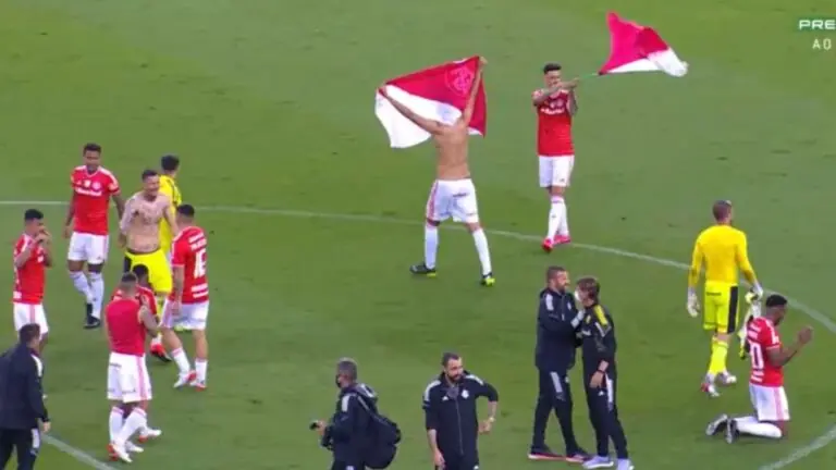 Briga no Grenal: Inter provoca com caixão do Grêmio