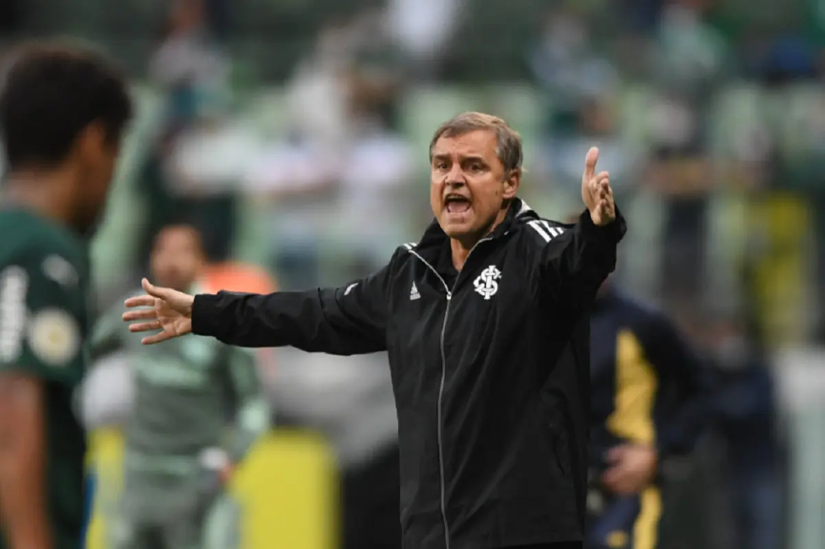 Diego Aguirre surge como um dos principais nomes para ser o novo técnico do Uruguai 