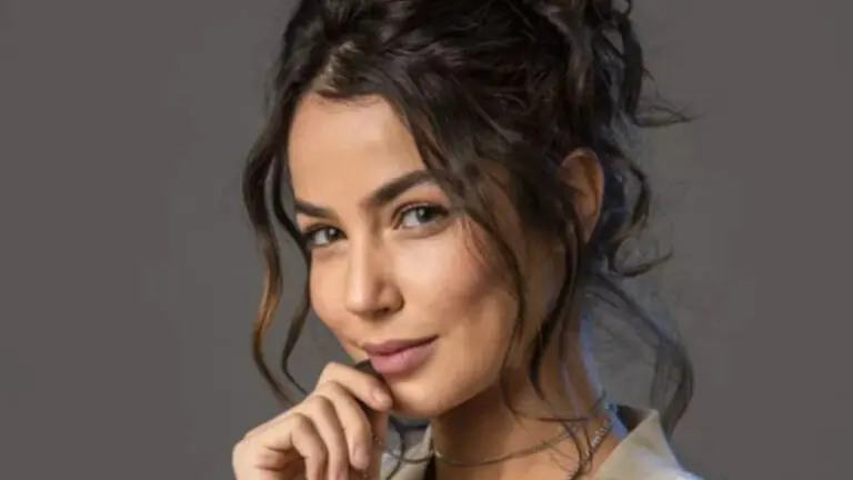 Quem é a filha de Andrea Beltrão na novela Um Lugar ao Sol?